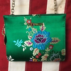 RARE 1 ssn rls STEVE MADDEN emb string clutch